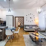 Silver Swan Downtown With Parking Διαμέρισμα *