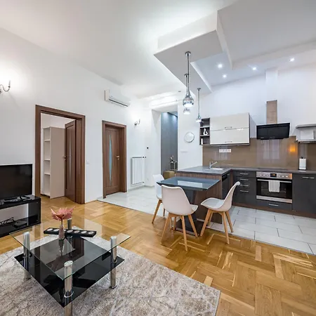 Silver Swan * Budapest