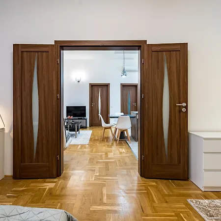 Silver Swan Downtown With Parking Lejlighed Budapest